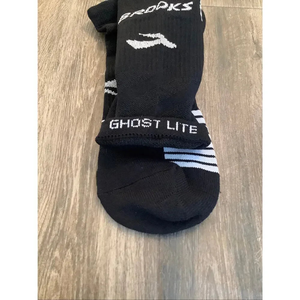 Brooks Unisex Large 1 Pair Black Ghost Lite No Show Tab Socks Athleisure A33-2